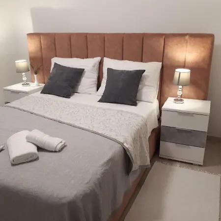 Rosso Apartment *