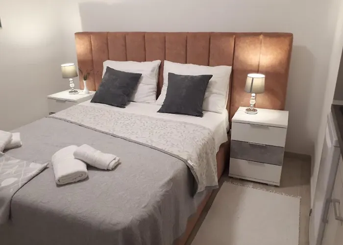 Rosso Apartment *