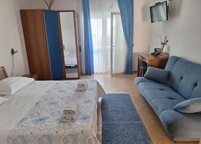 Rosso Apartment *